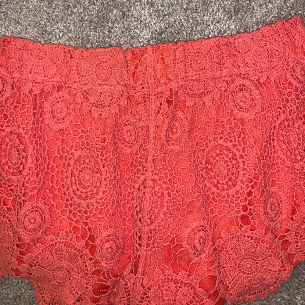 Breeze Over Orange Flower Designed shorts size S - Picture 11 of 11